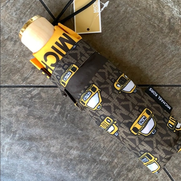 MICHAEL KORS NEW YORK CITY SM COMPACT UMBRELLA - Picture 3 of 16